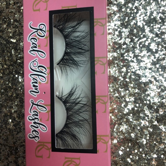 MInk LASHES - Picture 3 of 3